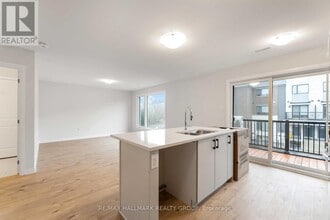 1126 Creekway Private in Ottawa, ON - Building Photo - Building Photo