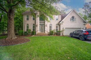 821 Loch Island Dr in Chesapeake, VA - Building Photo