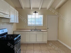 45421 Cedar Ave in Lancaster, CA - Building Photo - Building Photo