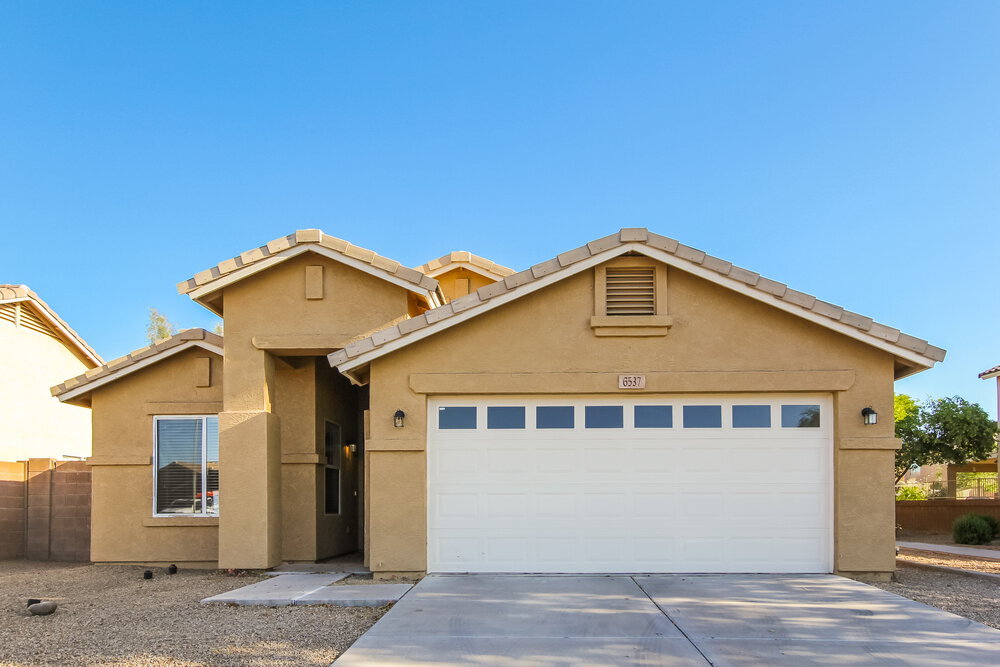 6537 W Hilton Ave in Phoenix, AZ - Building Photo