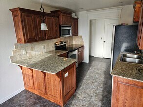 800 E Marietta Ct in Rogers, AR - Building Photo - Building Photo