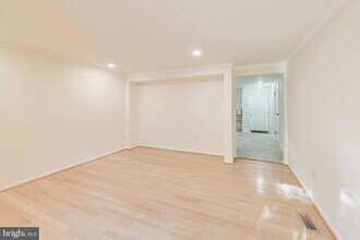 8932 Barrowgate Ct in Potomac, MD - Building Photo - Building Photo