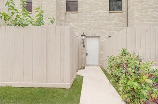 3174 Holly Hall St in Houston, TX - Building Photo