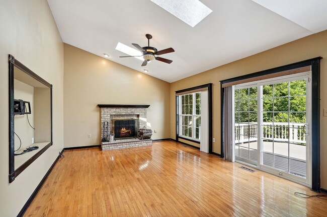 5406 Lomax Way in Woodbridge, VA - Foto de edificio - Building Photo