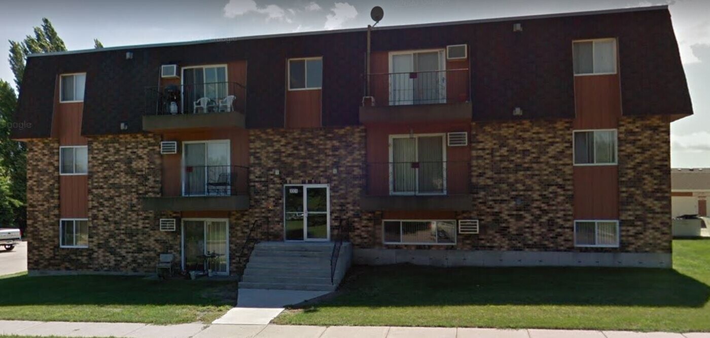 3001 E Rosser Ave in Bismarck, ND - Foto de edificio