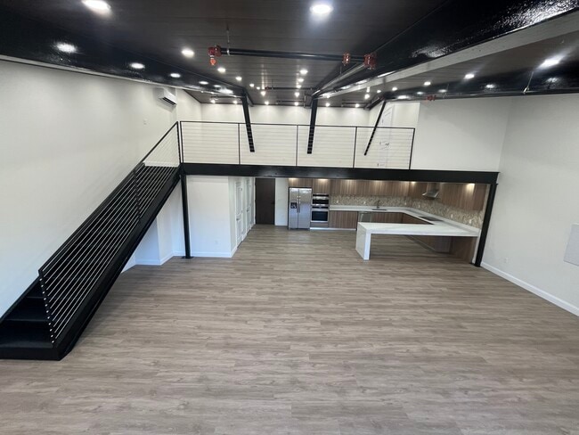 64 Sand Creek Rd, Unit main building