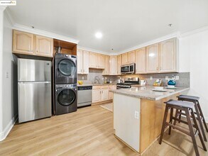 1515 14th Ave in Oakland, CA - Building Photo - Building Photo