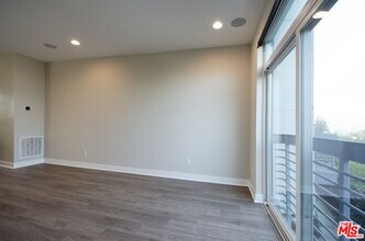 2753 Waverly Dr in Los Angeles, CA - Building Photo - Building Photo