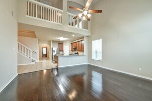 7114 Freesia Ct in Baytown, TX - Building Photo