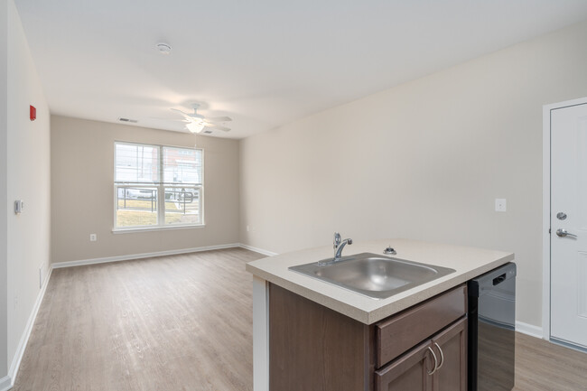 Parkway Overlook in Baltimore, MD - Building Photo - Interior Photo