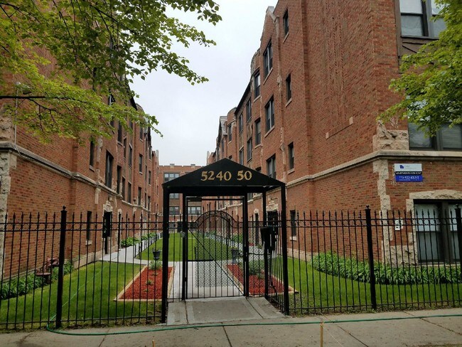 5250 S Drexel Ave in Chicago, IL - Building Photo - Building Photo
