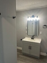 209 S 8th St in La Porte, TX - Foto de edificio - Building Photo