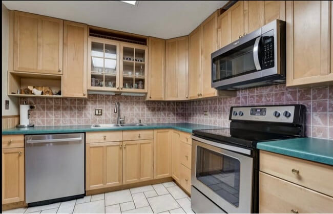 13000 W Heiden Cir in Lake Bluff, IL - Building Photo - Building Photo