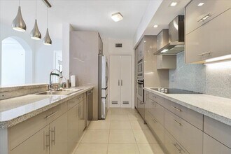 17145 N Bay Rd, Unit 4407 in Sunny Isles Beach, FL - Foto de edificio - Building Photo