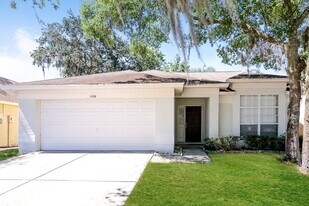 1136 Hardwood Dr in Valrico, FL - Building Photo