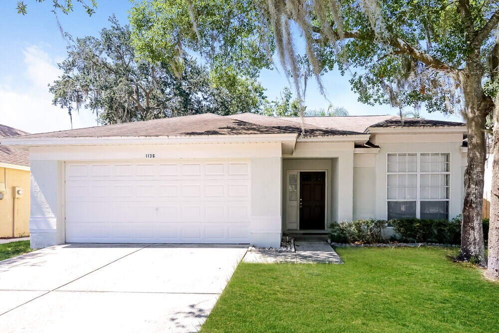 1136 Hardwood Dr in Valrico, FL - Building Photo
