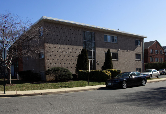 Randolph Apartments in Arlington, VA - Building Photo - Building Photo