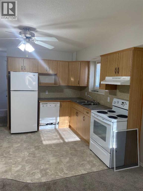 23 Highlands Pl W in Lethbridge, AB - Building Photo - Building Photo