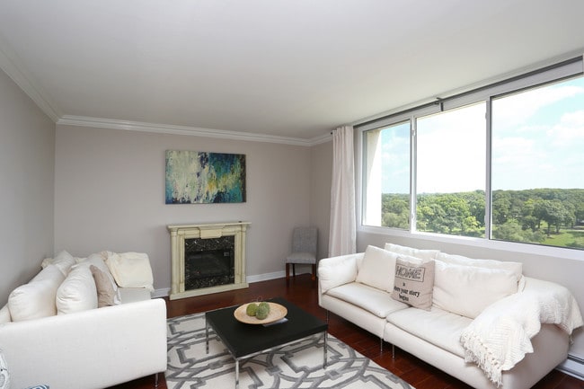 Lakeview Residences in Aurora, IL - Building Photo - Interior Photo