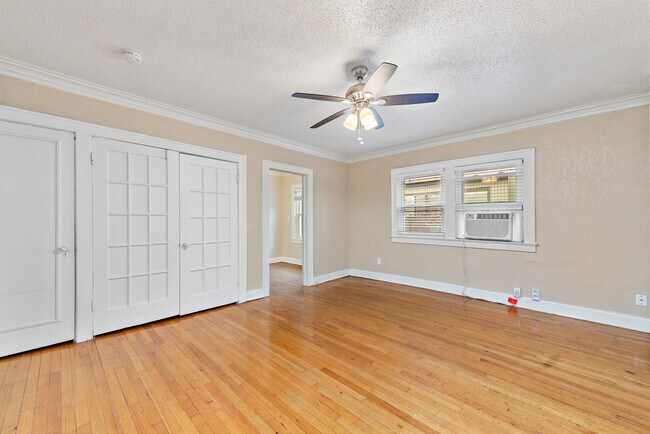 Brookside Plaza Apartments in Kansas City, MO - Building Photo - Building Photo