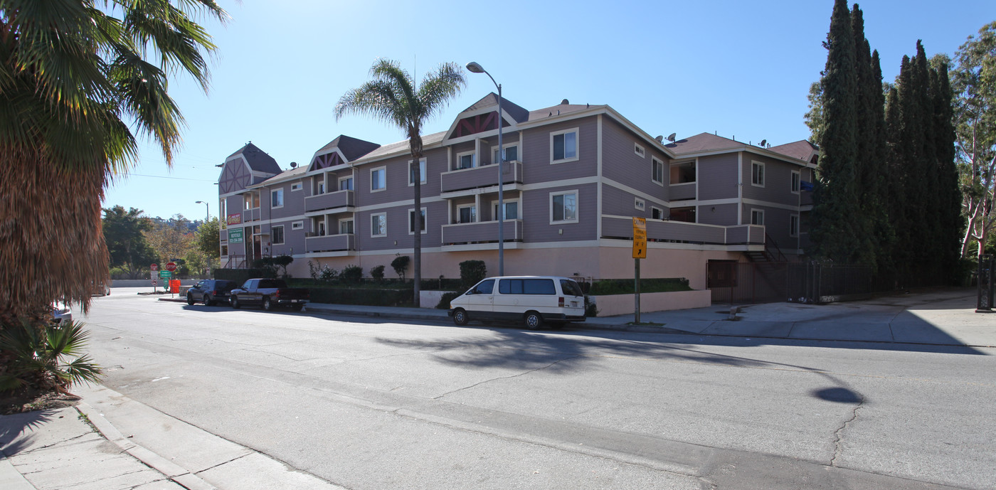 Coyote Creek Apartments in Los Angeles, CA - Building Photo