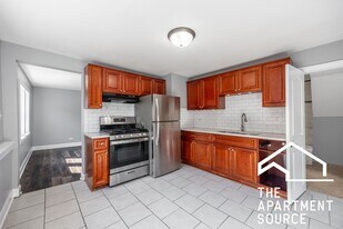 2014 W 22nd Pl, Unit 2 in Chicago, IL - Building Photo