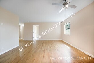 21 N Park Blvd in Streamwood, IL - Foto de edificio - Building Photo