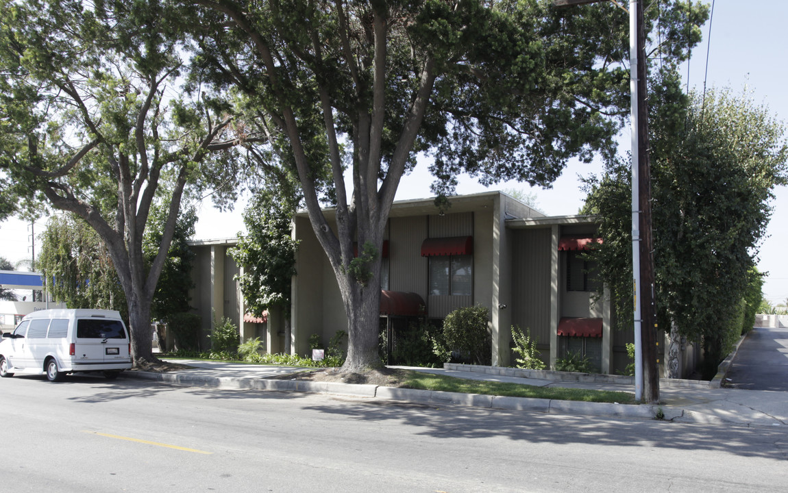 Rosewood Apartments in La Habra, CA - Building Photo