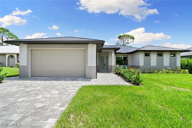 4657 Key Largo Ln in Bonita Springs, FL - Building Photo - Building Photo
