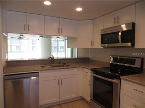 121 Island Way in Clearwater, FL - Building Photo - Building Photo