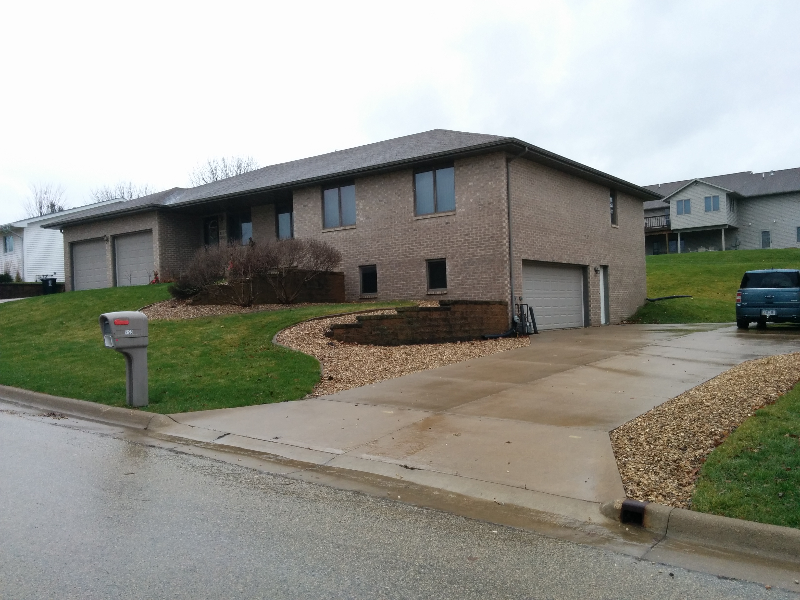 2195 Trenton Rd in Asbury, IA - Foto de edificio