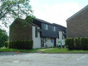 Broadway Gardens in Martins Ferry, OH - Building Photo - Building Photo