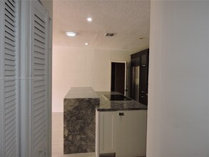 5451 W 10th Ave-Unit -2 in Hialeah, FL - Building Photo - Building Photo