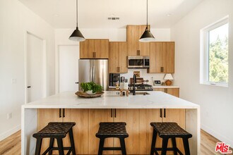 4460 W Maplewood Ave in Los Angeles, CA - Building Photo - Building Photo