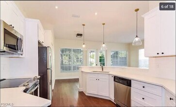 214 Vestavia Dr in Venice, FL - Foto de edificio - Building Photo