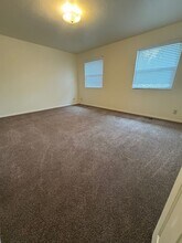 3250 W Derby Cir in West Jordan, UT - Building Photo - Building Photo