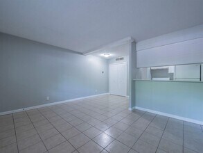 5215 Tahoe Trail in Austin, TX - Foto de edificio - Building Photo