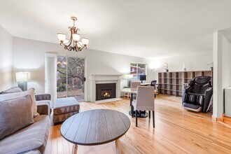 9625 122nd Ln NE in Kirkland, WA - Building Photo - Building Photo