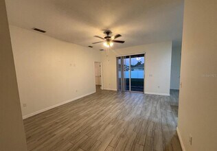 140 Highland Meadows St in Davenport, FL - Building Photo - Building Photo