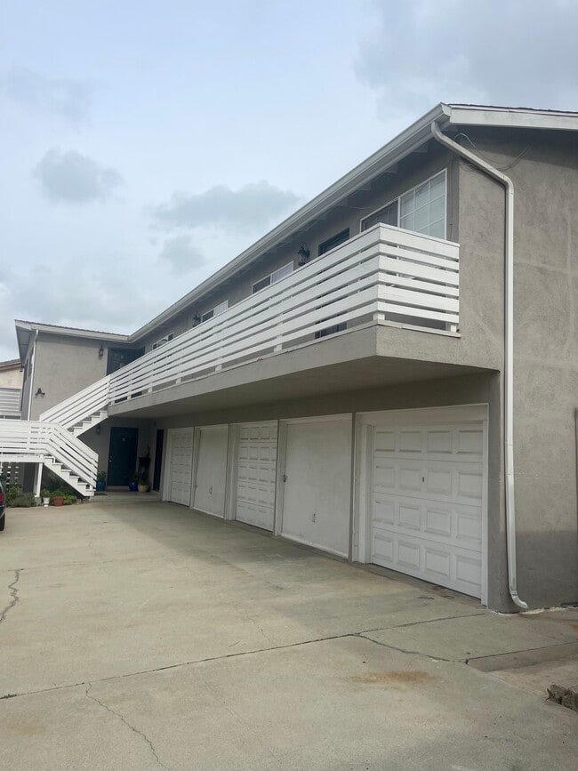 2617 Rockefeller Ln, Unit #C in Redondo Beach, CA - Foto de edificio - Building Photo