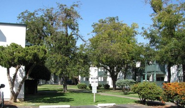 Summerset Square in Sacramento, CA - Building Photo - Building Photo