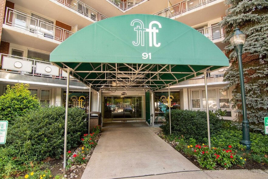 91 Strawberry Hill Ave, Unit 1035 in Stamford, CT - Building Photo