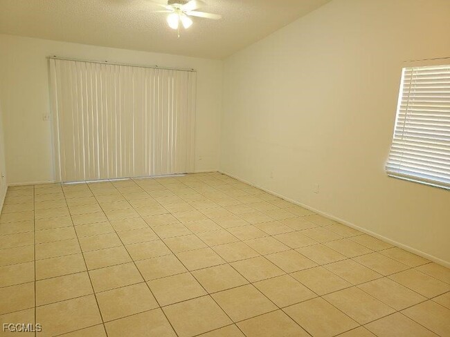 7507 Mellon Rd in Ft. Myers, FL - Foto de edificio - Building Photo