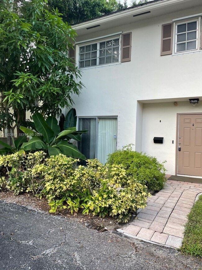 property at 3141 N Palm Aire Dr