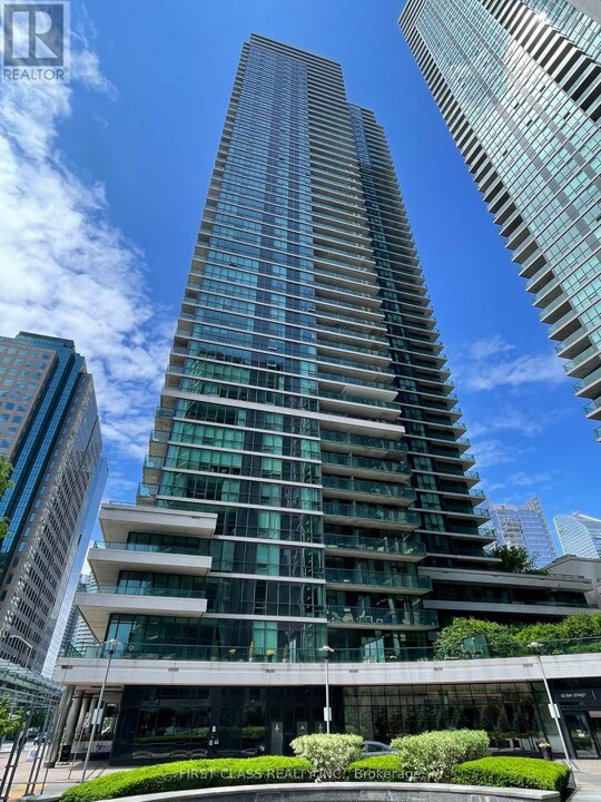 33-833 Bay St. in Toronto, ON - Building Photo