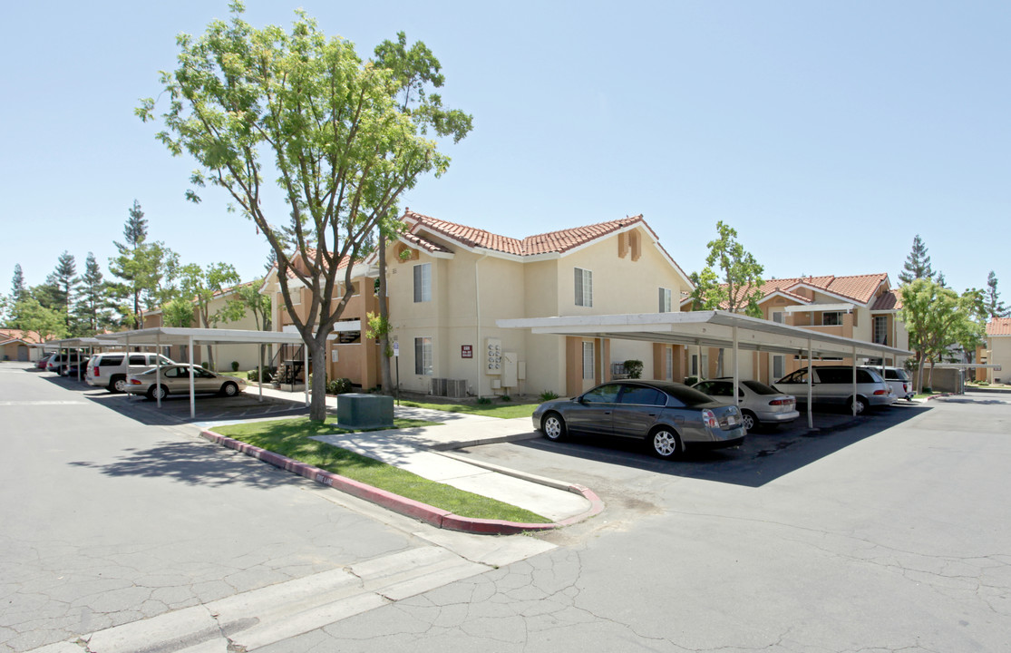 Ross Gardens in Fresno, CA - Building Photo