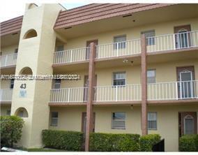 8435 Sunrise Lakes Blvd in Sunrise, FL - Foto de edificio