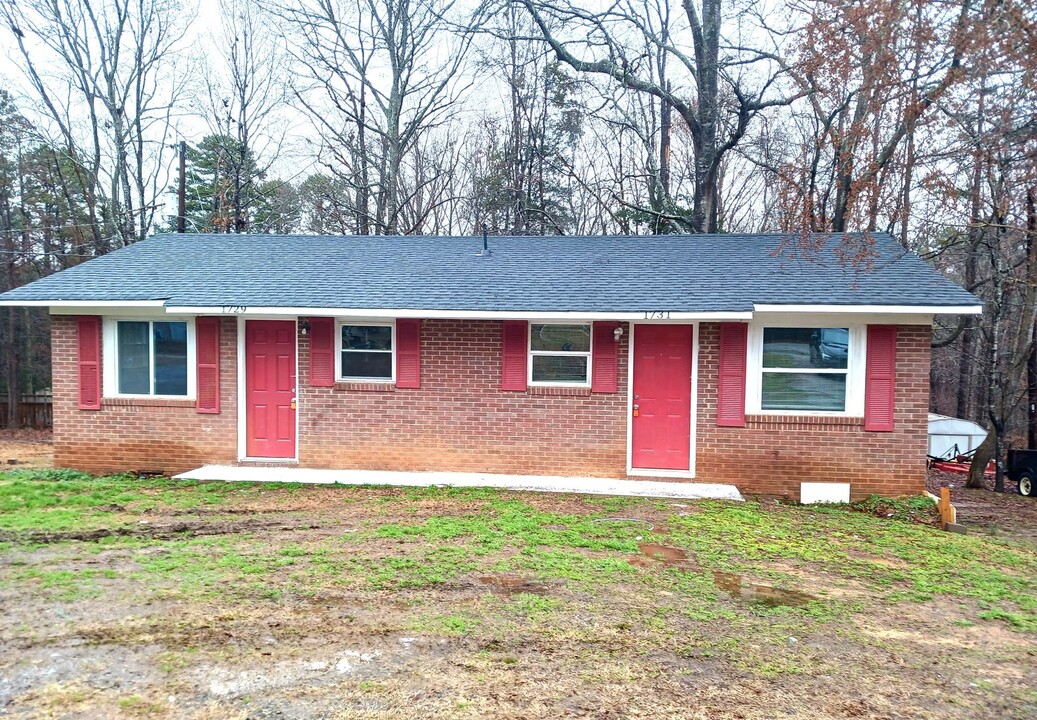 1731 Old Lynwood Cir in Lancaster, SC - Building Photo