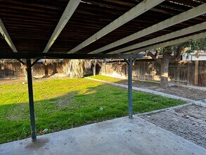 13504 Warrenton Ave in Bakersfield, CA - Building Photo - Building Photo