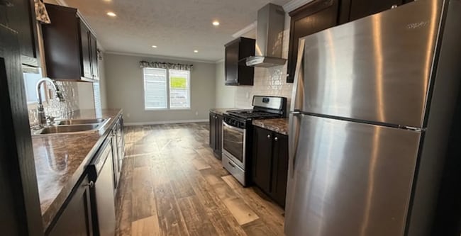 10611 Lyons Ct in Fair Haven, MI - Foto de edificio - Building Photo